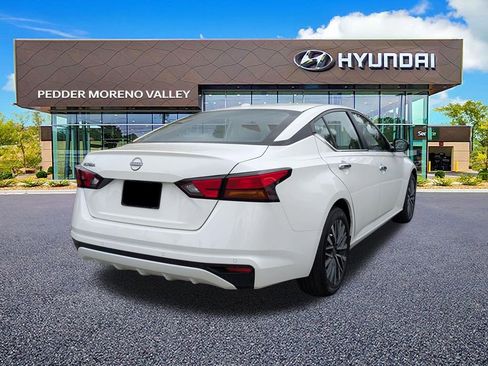 Used 2025 Nissan Altima 2.5 SV image 3