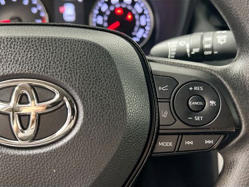 Used 2021 Toyota RAV4 XLE w/ Convenience Package image 19