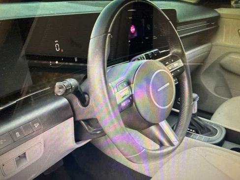 Used 2025 Hyundai Kona SEL FWD image 11