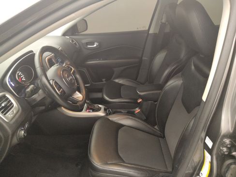 Used 2018 Jeep Compass Latitude w/ Popular Equipment Group FWD image 17