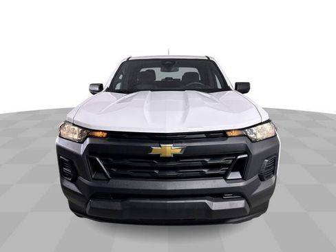 Used 2024 Chevrolet Colorado W/T image 3