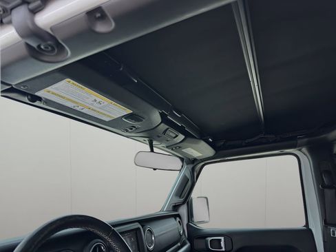 Used 2018 Jeep Wrangler Unlimited Sahara w/ Cold Weather Group image 28