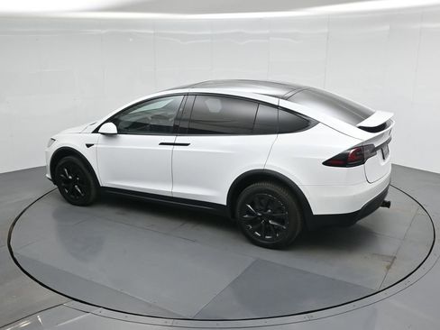 Used 2022 Tesla Model X image 38
