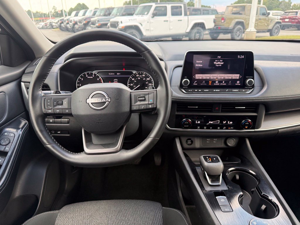 Used 2025 Nissan Rogue SV AWD/4WD image 31
