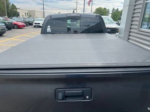 Used 2018 Toyota Tacoma TRD Off-Road AWD/4WD image 8