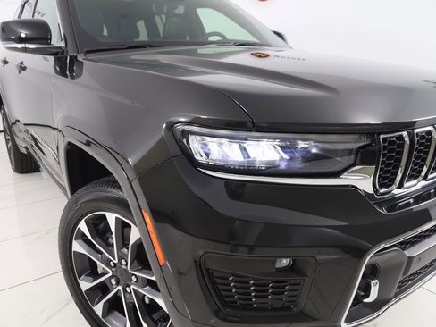 Used 2024 Jeep Grand Cherokee Overland w/ Luxury Tech Group IV image 18