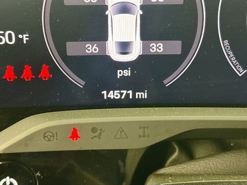 Used 2024 Porsche Taycan image 12