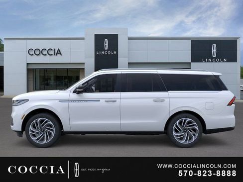 New 2026 Lincoln Navigator L Reserve AWD/4WD image 3