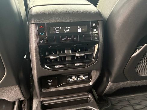 Used 2023 Jeep Grand Cherokee L Limited w/ Luxury Tech Group II image 15