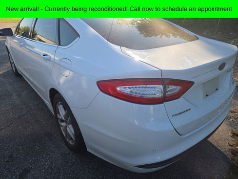 Used 2016 Ford Fusion SE FWD image 3