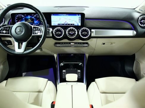 Used 2021 Mercedes-Benz GLB 250 4MATIC image 4