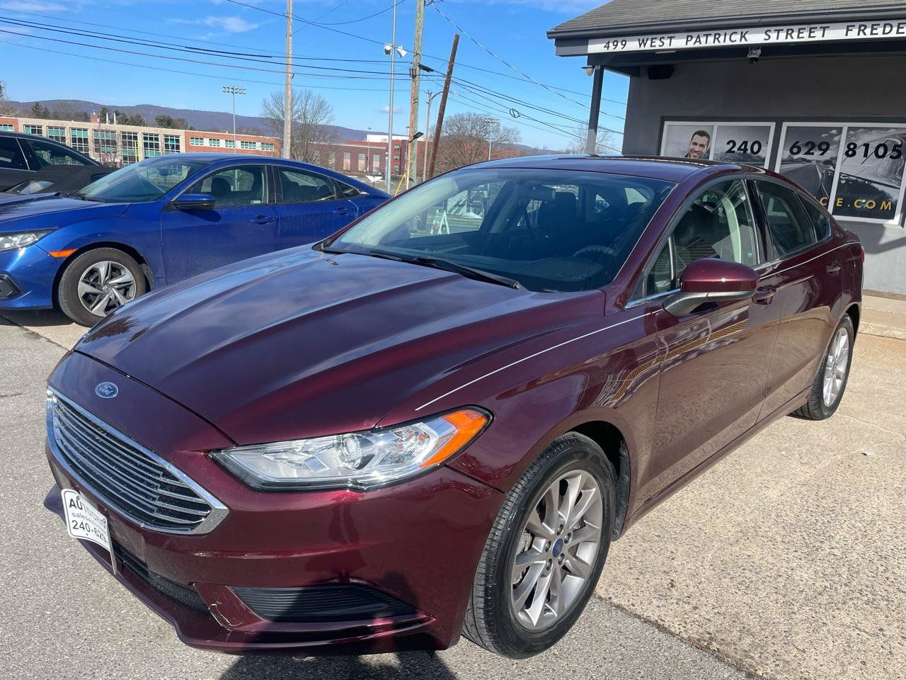 Used 2017 Ford Fusion SE w/ Fusion SE Technology Package FWD image 1