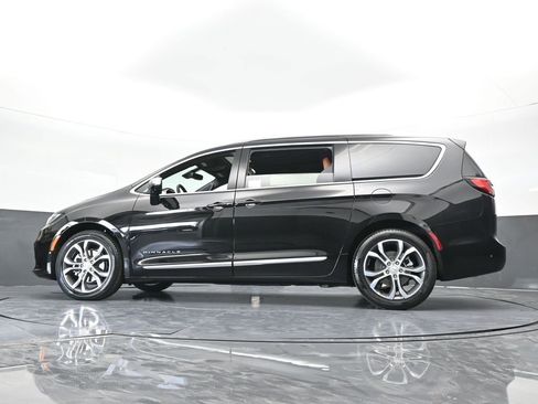 New 2026 Chrysler Pacifica Pinnacle image 65