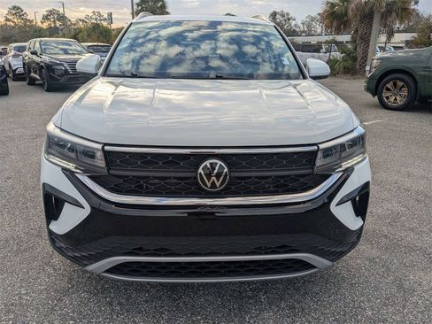 Used 2024 Volkswagen Taos SE image 9