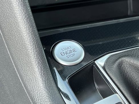 New 2025 Volkswagen Taos SE image 25