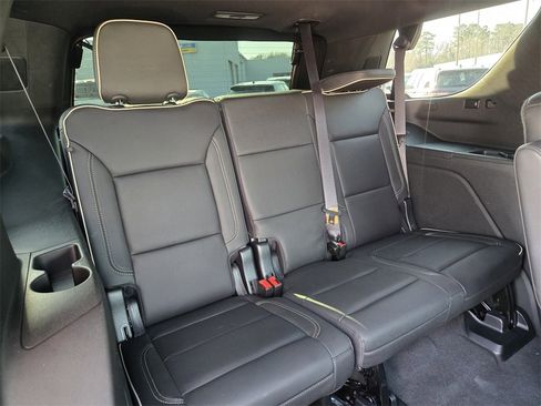 Used 2022 GMC Yukon SLT w/ SLT Premium Package image 25
