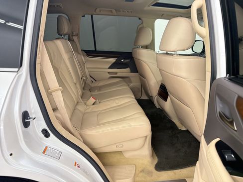 Used 2019 Lexus LX 570 4WD w/ Luxury Package image 24