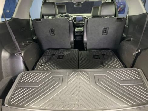Used 2023 GMC Acadia SLT AWD/4WD image 11