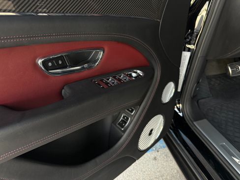 Used 2022 Bentley Bentayga AWD/4WD image 27