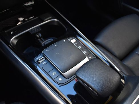 Used 2021 Mercedes-Benz GLA 250 4MATIC image 30