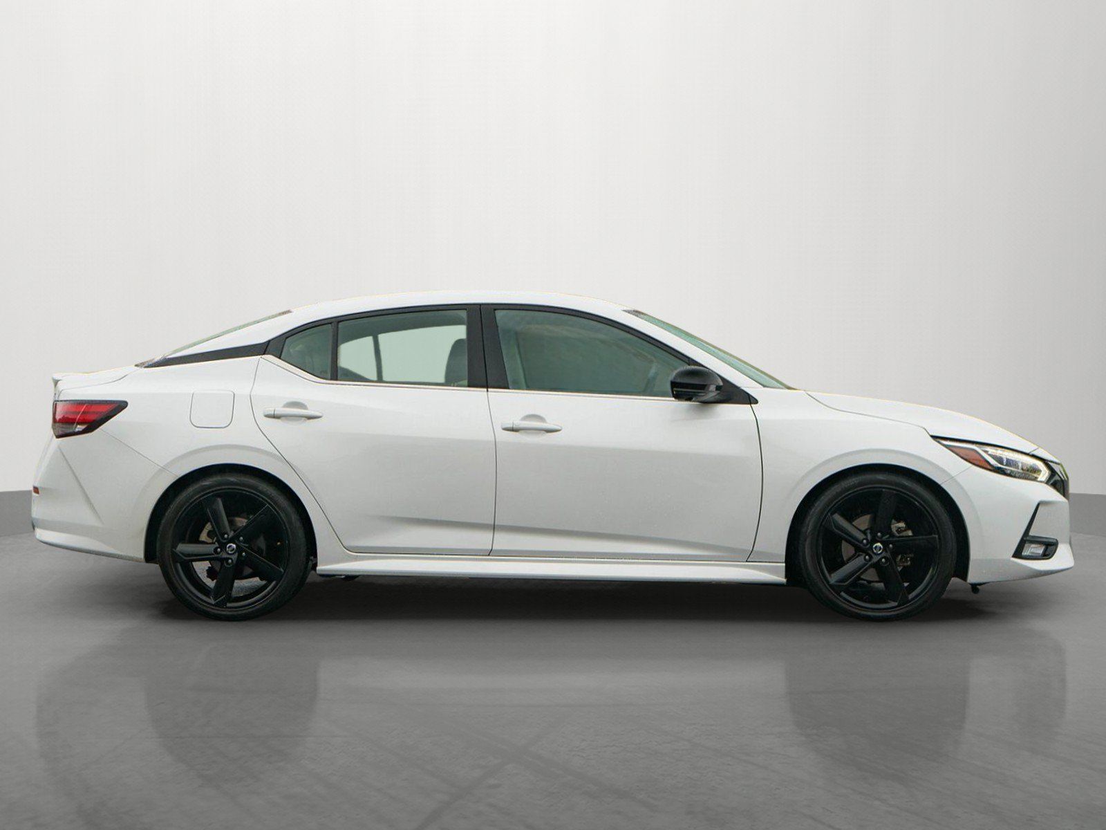 Used 2022 Nissan Sentra SR w/ SR Premium Package FWD image 8