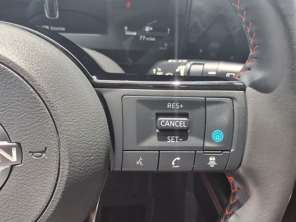 Used 2025 Nissan Kicks SR FWD image 9