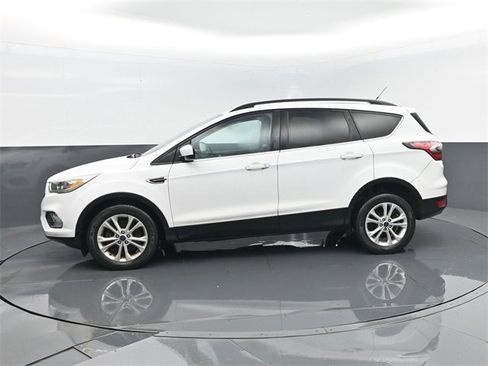 Used 2017 Ford Escape SE w/ Equipment Group 201A image 5