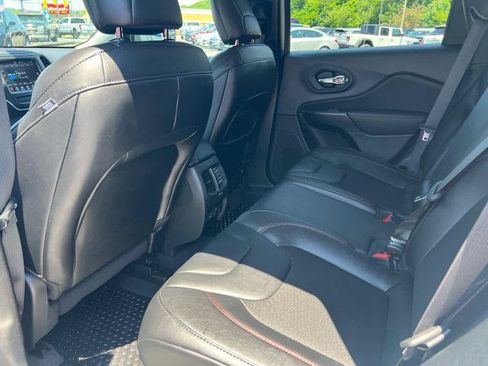 Used 2022 Jeep Cherokee Trailhawk AWD/4WD image 11