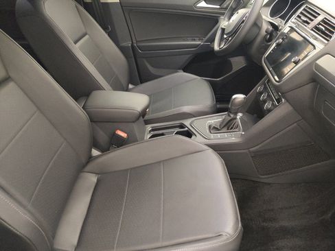 Used 2020 Volkswagen Tiguan SE image 21