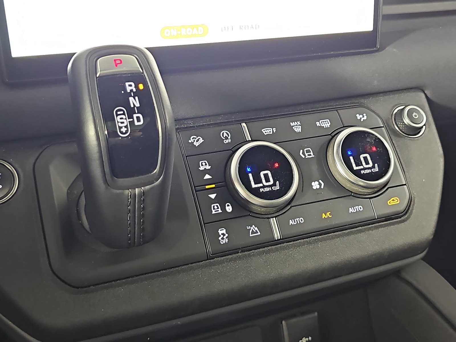 Used 2023 Land Rover Defender 130 X-Dynamic SE AWD/4WD image 21