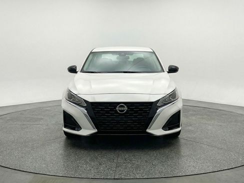 Used 2025 Nissan Altima 2.5 SV image 2