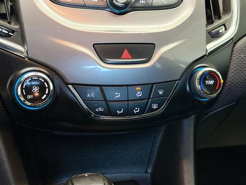 Used 2018 Chevrolet Cruze LT image 10