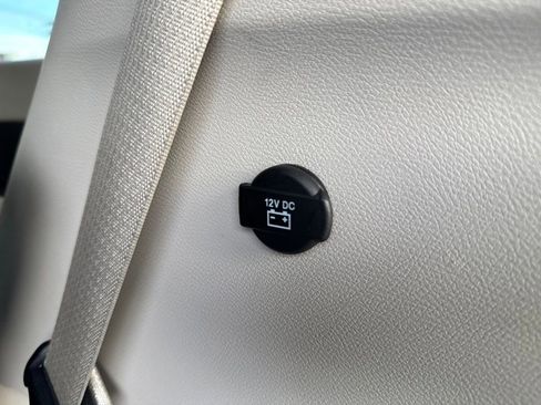 Used 2024 Chrysler Pacifica Touring-L image 36