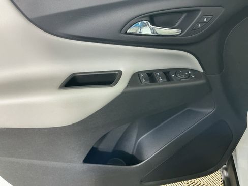 Used 2020 Chevrolet Equinox LS image 12