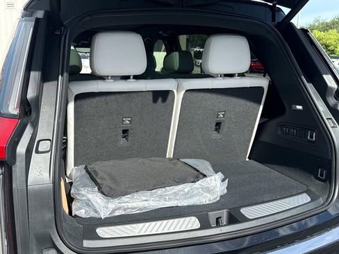 New 2026 Cadillac Vistiq Luxury image 11