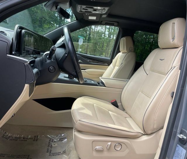 Used 2021 Cadillac Escalade ESV Premium Luxury AWD/4WD image 15