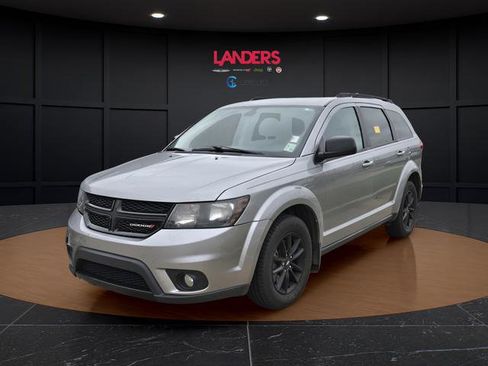 Used 2019 Dodge Journey SE w/ Connectivity Group FWD image 1