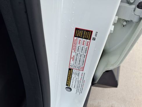 Used 2023 Nissan Rogue SV FWD image 31
