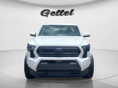 Certified 2024 Toyota Tacoma SR5 AWD/4WD image 2