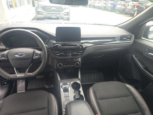 Certified 2025 Ford Escape ST-Line w/ Cold Weather Package AWD/4WD image 14