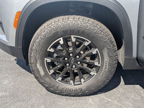 Used 2025 Chevrolet Traverse Z71 w/ Driver Confidence Package image 10