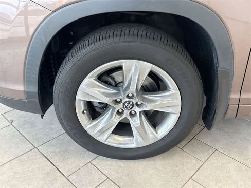 Used 2018 Toyota Highlander Limited image 14
