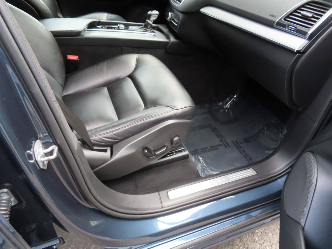 Used 2021 Volvo XC90 T5 Momentum w/ Climate Package AWD/4WD image 25