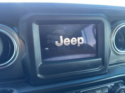 Used 2020 Jeep Wrangler Unlimited Sahara image 19