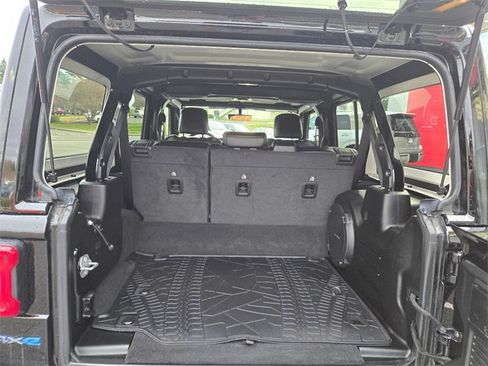 Used 2023 Jeep Wrangler Unlimited Sahara image 14