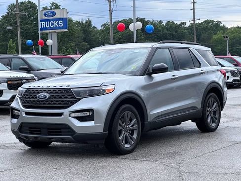 Certified 2023 Ford Explorer XLT w/ Equipment Group 202A AWD/4WD image 3