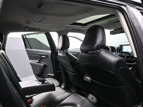 Certified 2021 Toyota Highlander XLE image 29