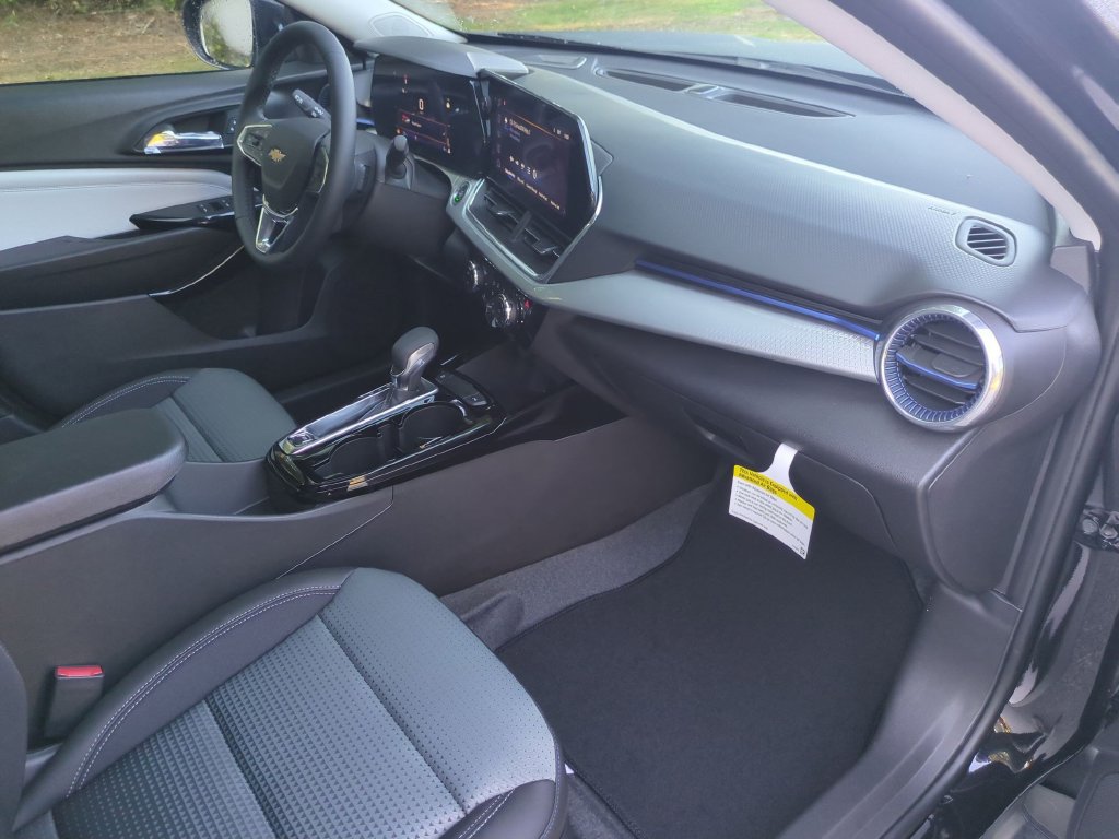 New 2026 Chevrolet Trax LT w/ LT Convenience Package FWD image 36