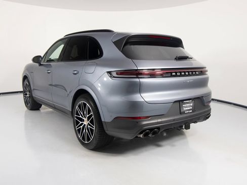 Certified 2026 Porsche Cayenne E-Hybrid AWD/4WD image 3