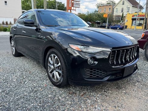 Used 2020 Maserati Levante S AWD/4WD image 3